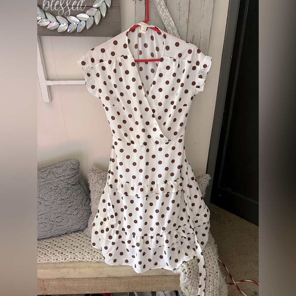 Size L pokadot white dress
